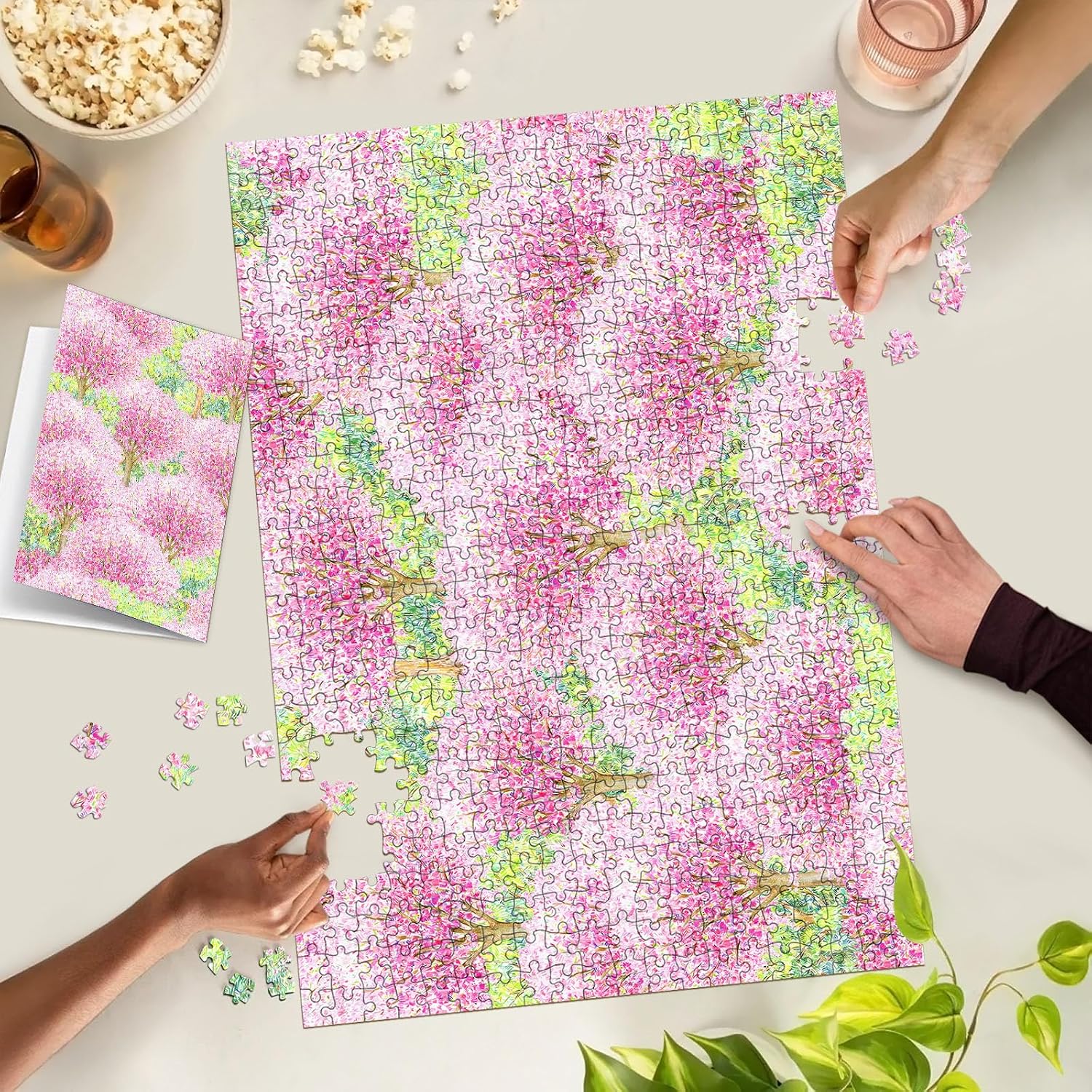 Detalle 2 de TangMosaic Cherry Blossom 500-Piece Jigsaw Puzzle with Reference Poster