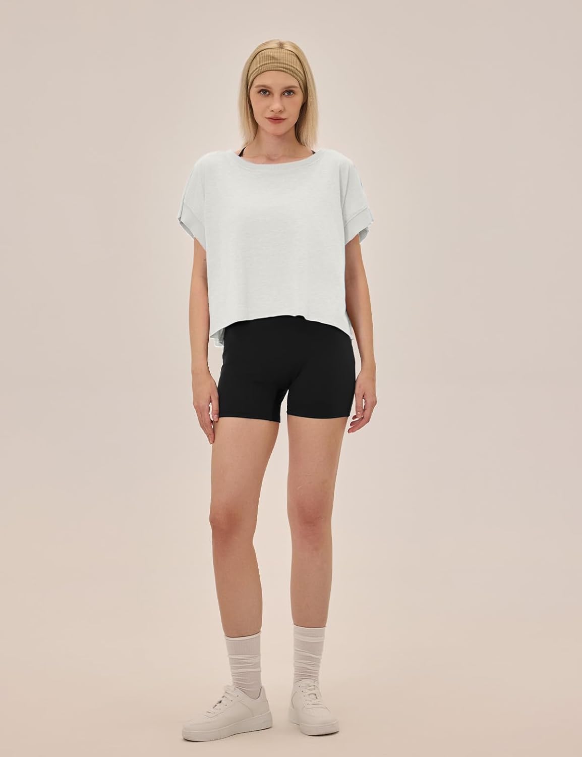 Thumbnail 1 de UNIANKIYA Open Back Workout Top for Women — Lightweight, Breathable Cropped Tee