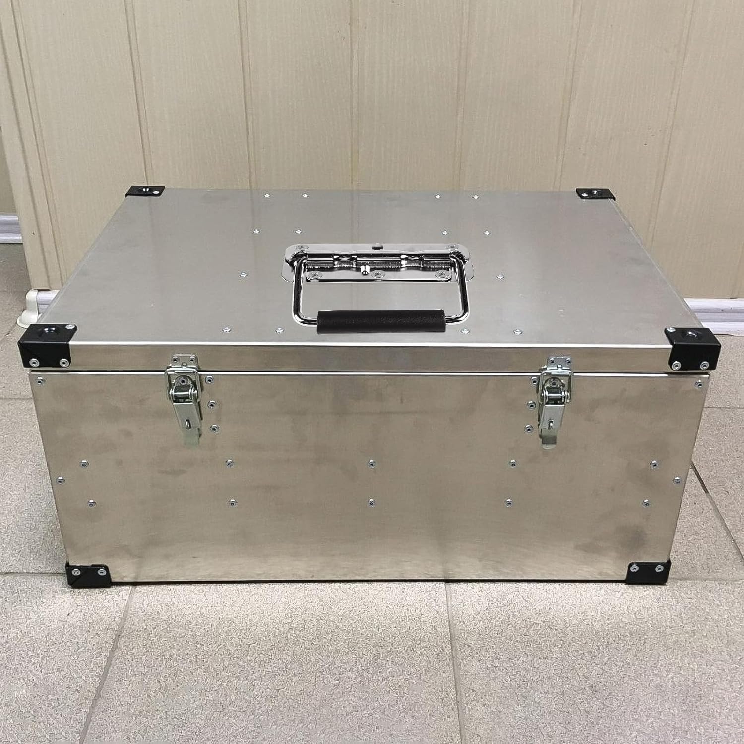 Detalle 2 de SUPAWAY 4er Set Klapp-Tragegriffe für Flightcase, Eisen-Boxengriff mit Feder und Gummigriff, 140 mm