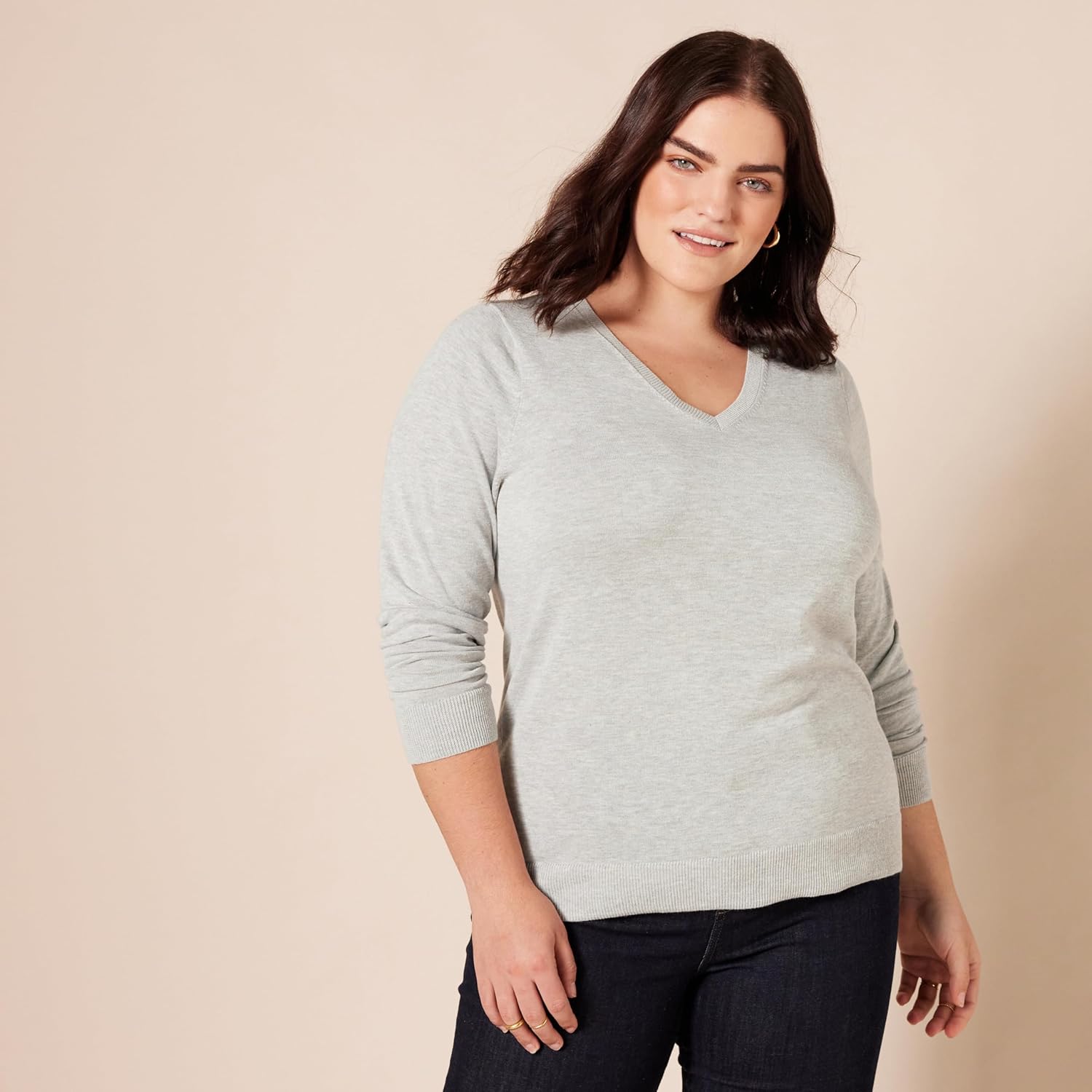 Thumbnail 4 de Amazon Essentials Women's Regular-Fit Lightweight V-Neck Long-Sleeve Jumper (Available in Plus Size)