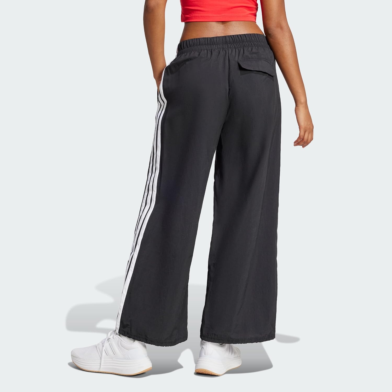 Detalle de adidas Donna Essentials 3-Stripes Lifestyle Woven Parachute Pants - Nero/Bianco, M