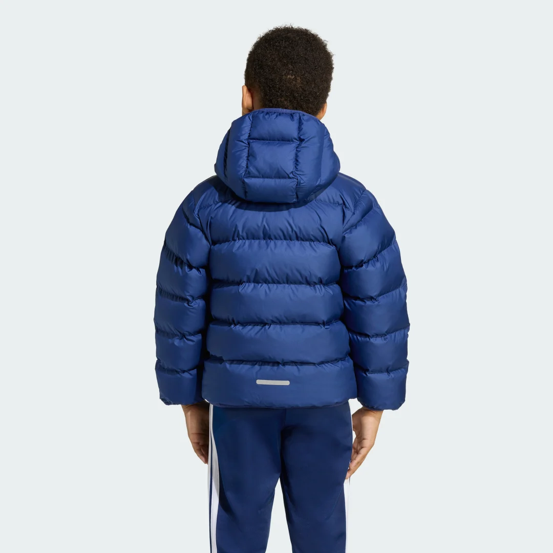Detalle de Anorak de plumón sintético Adidas – azul, ligero y versátil para el día a día