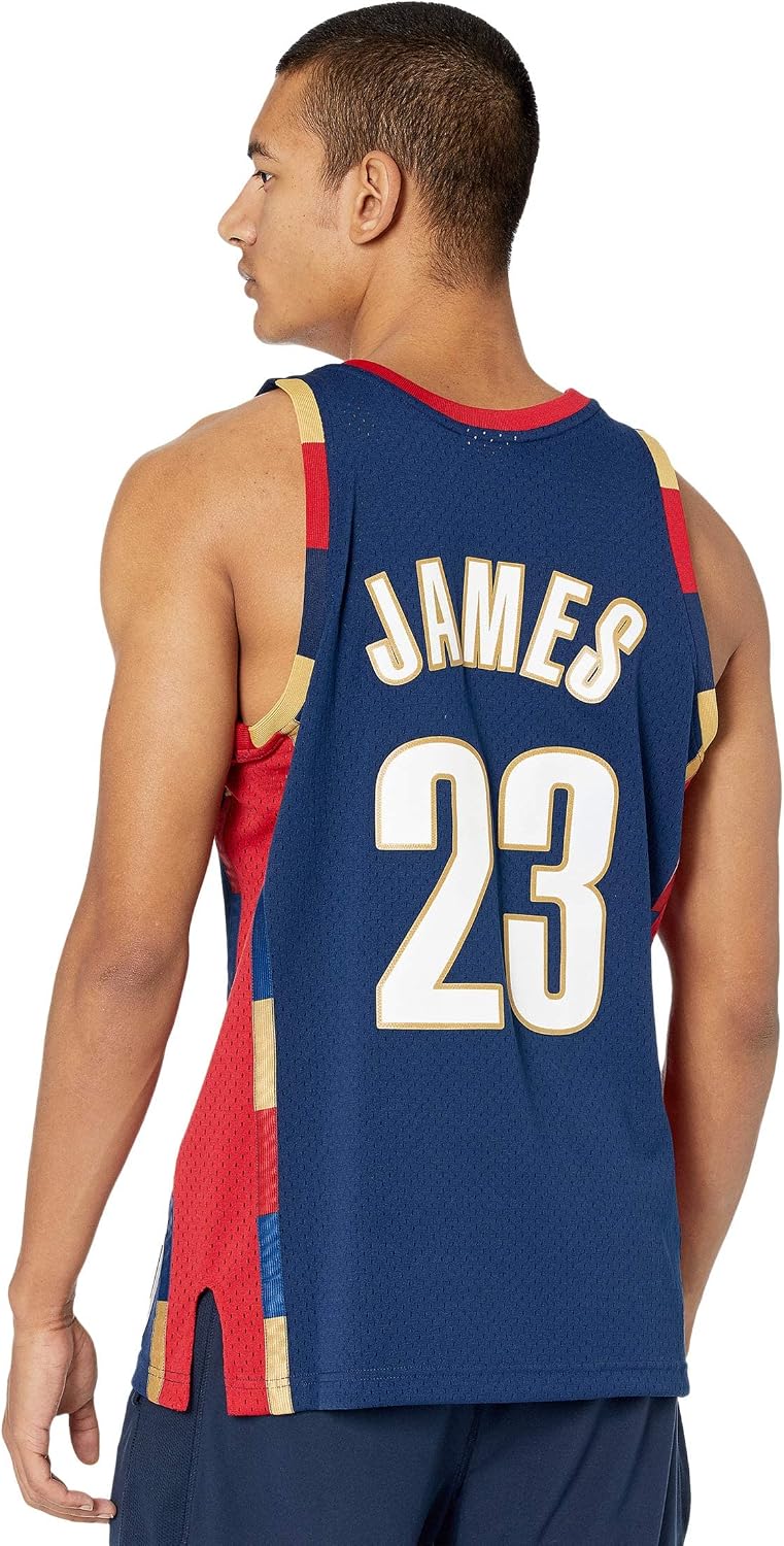 Detalle 2 de Mitchell & Ness Lebron James 2008 Maglia Alternate
