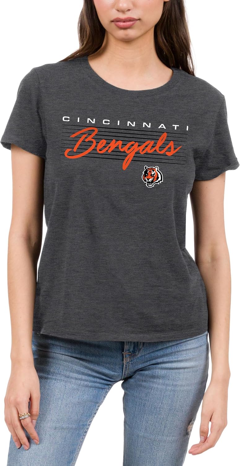 Thumbnail 3 de Junk Food NFL Women’s Retro Script Lines Buccaneers Short Sleeve Fan T-Shirt (Officially Licensed)