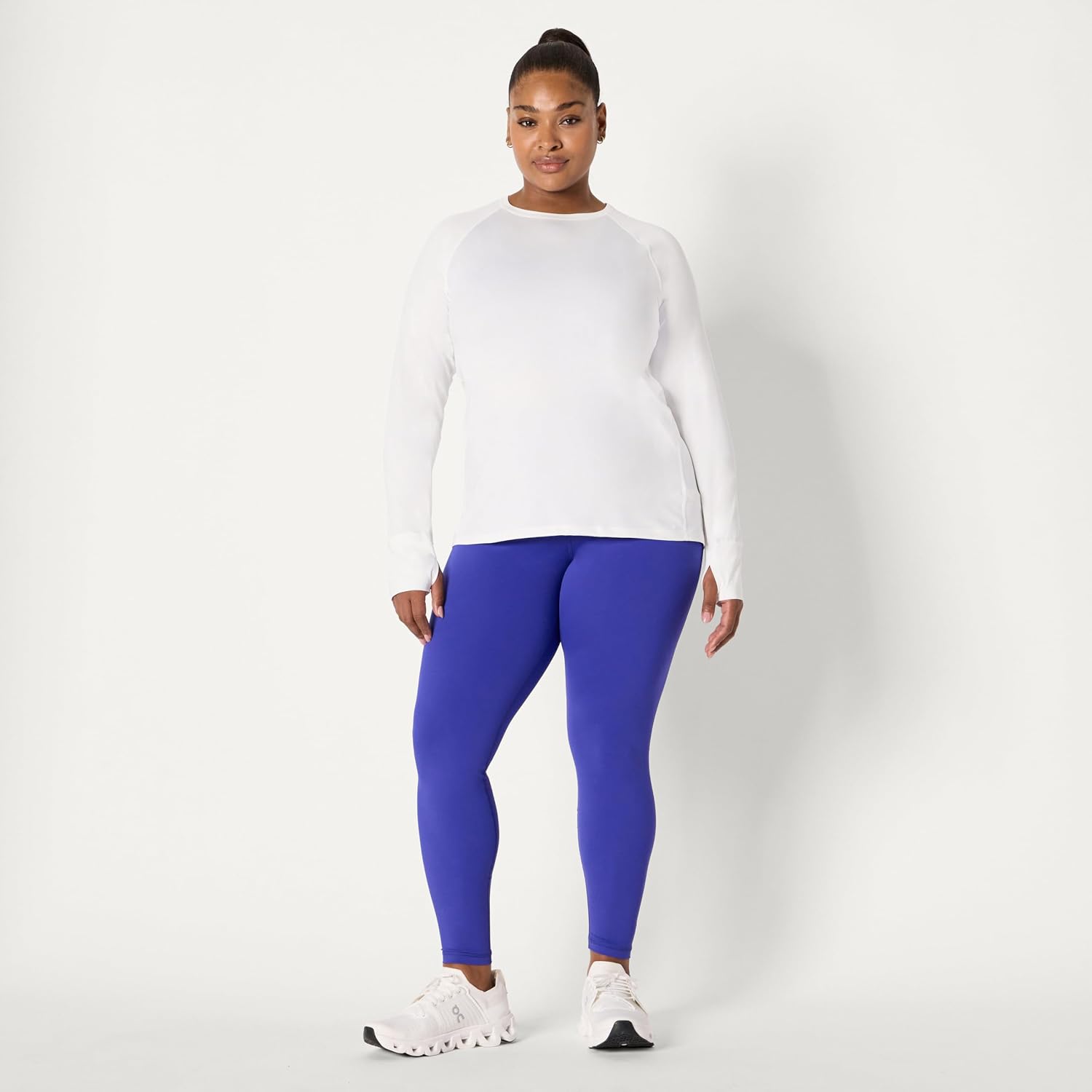 Thumbnail 6 de Amazon Essentials Damen Leichtes Schnelltrocknendes Tech Stretch Langarm-T-Shirt mit Rundhalsausschnitt – Relaxed Fit (Auch in Übergröße erhältlich)