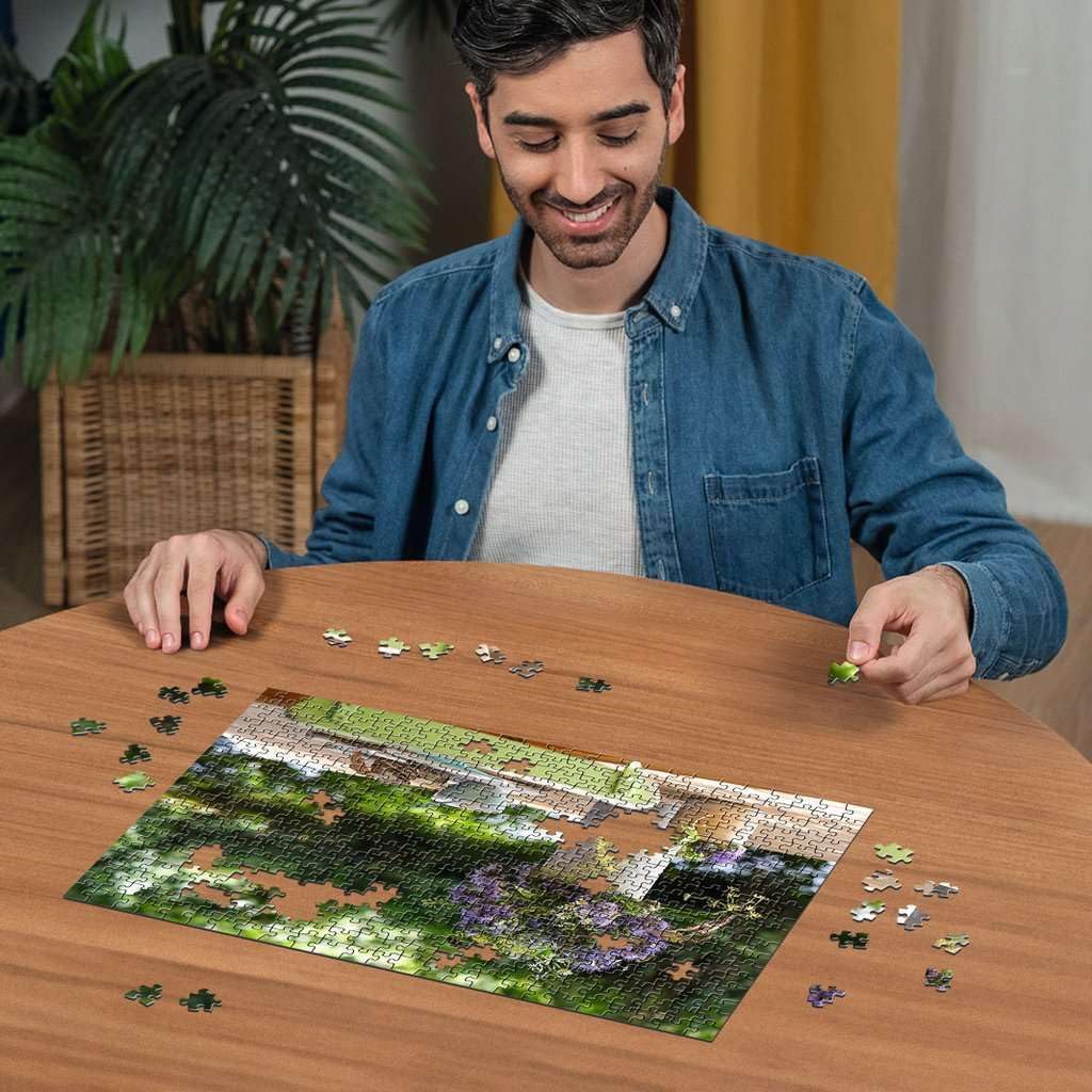 Detalle 1 de Ravensburger Puzzle 12001633 „Landlust Blumengruß am Gartentisch“ (500 Teile) ab 12 Jahren