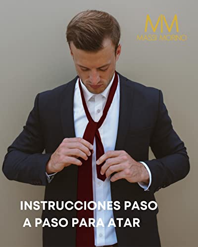 Detalle 2 de Set de Corbata Burdeos Massi Morino 5 en 1 para Hombre: corbata, pañuelo, gemelos y accesorios para boda