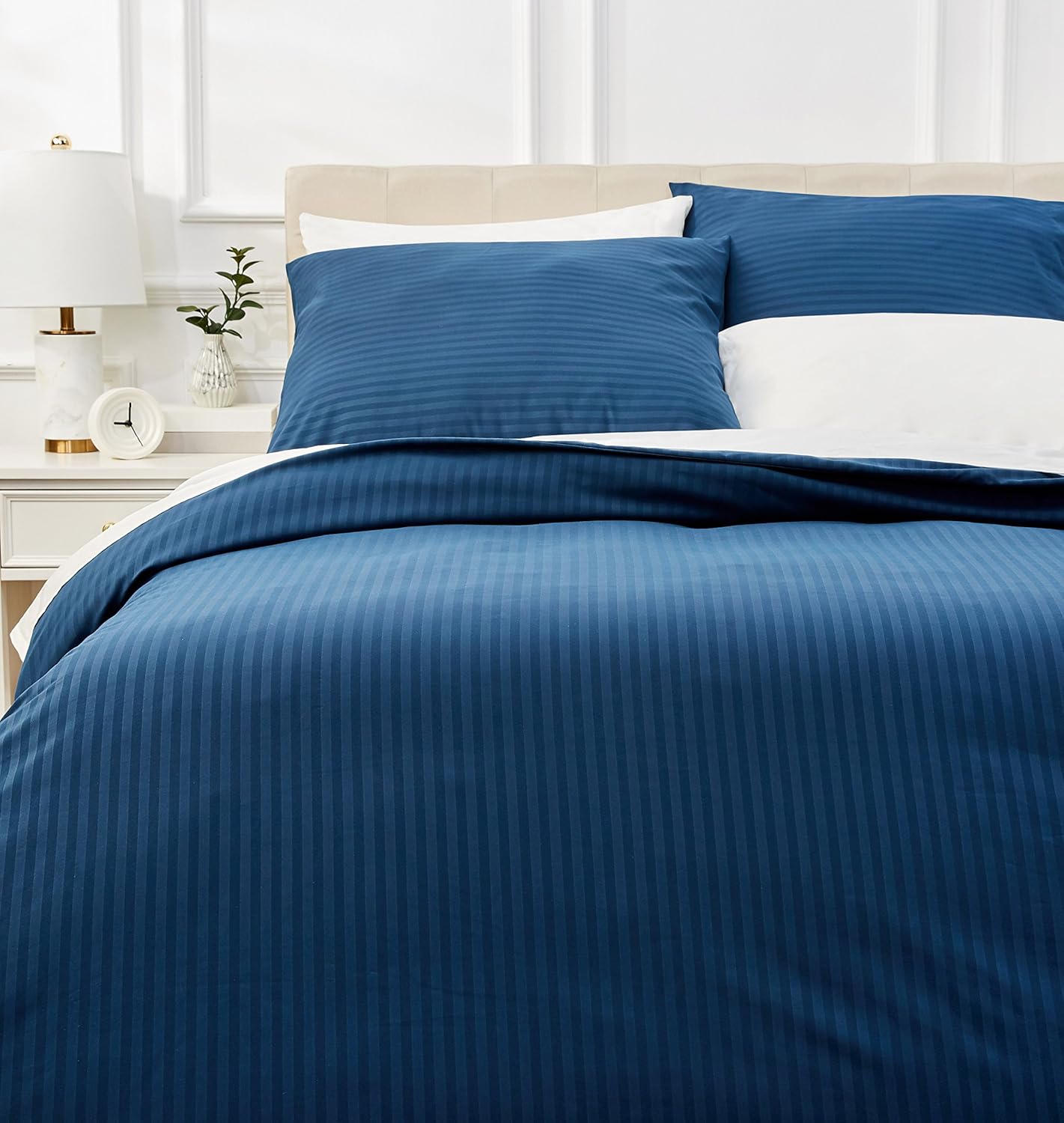 Thumbnail 6 de Amazon Basics Microfibre Bedding Duvet Cover Set (135 x 200 cm) with 80 x 80 cm Pillowcase in Dark Grey