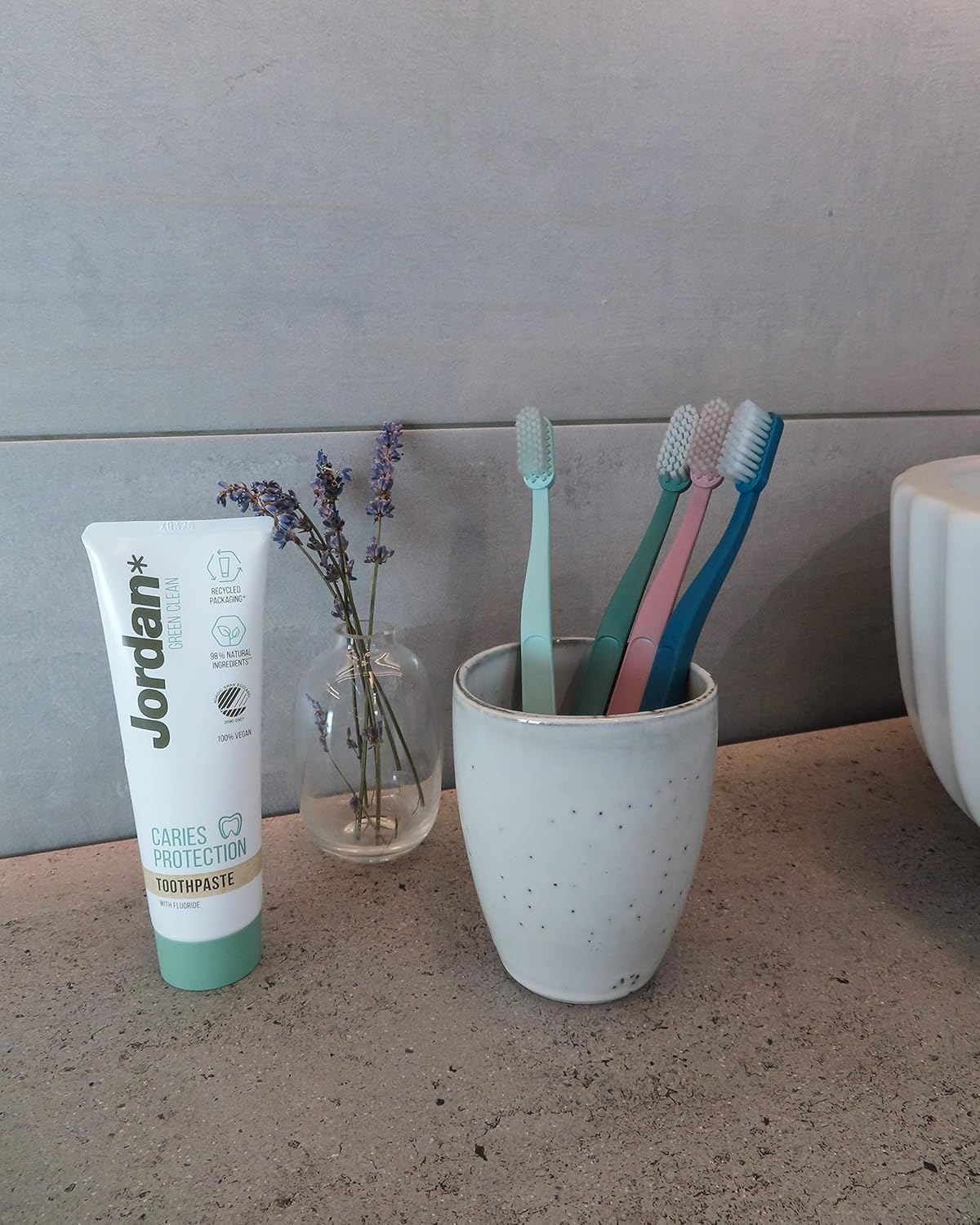 Detalle de Jordan Green Clean Manual Toothbrush (Recycled Handle, Soft Bristles) — 4-Pack