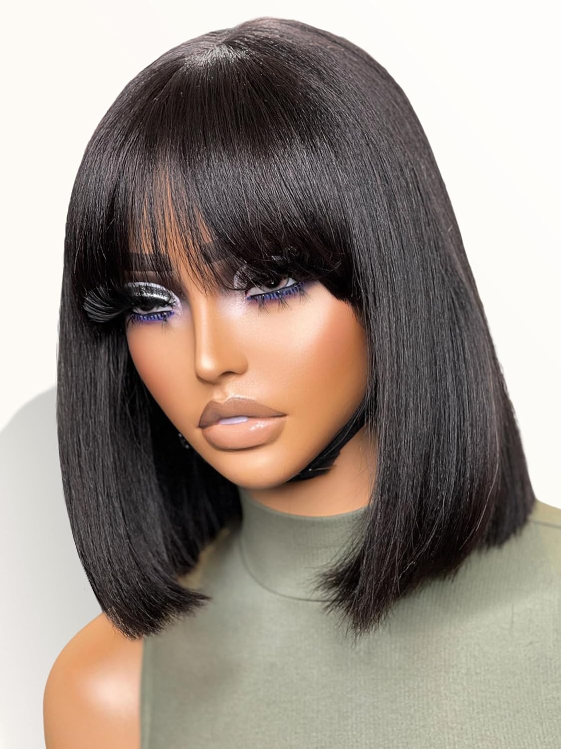 Detalle de LUVME HAIR 12 Inch Light Yaki Straight Bob Wig with Bangs – Glueless, 180 Density, Realistic HD Lace