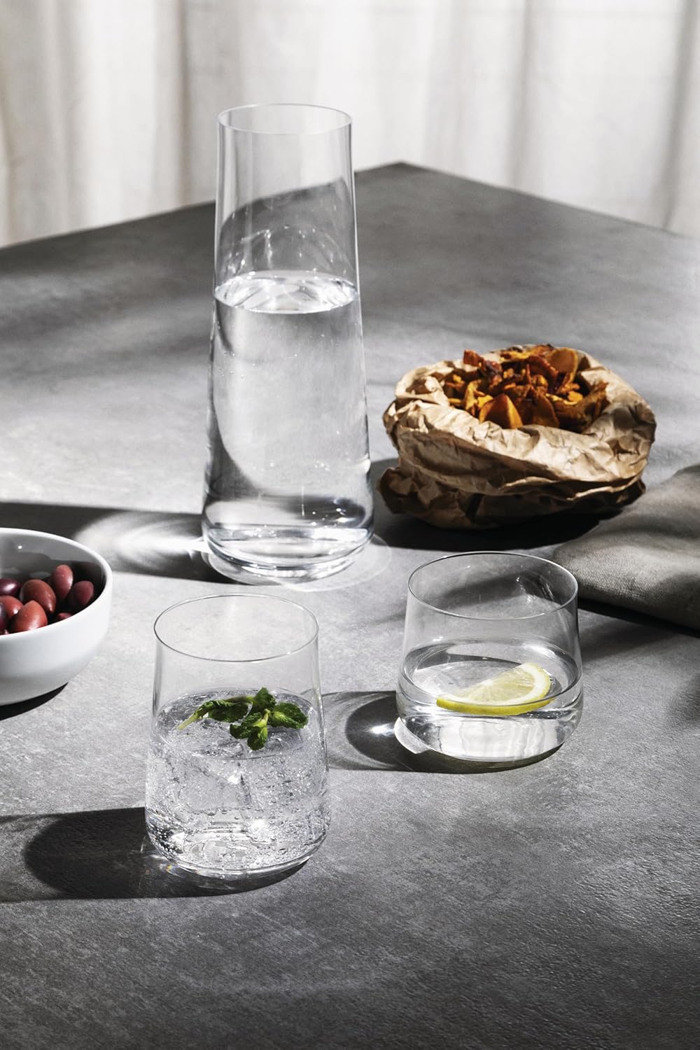 Detalle de Alessi Eugenia NF09/41 bicchiere di design per acqua in vetro cristallino da 39 cl