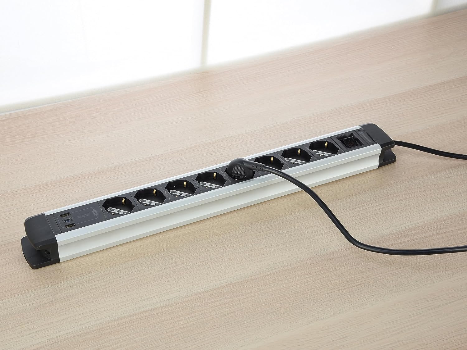Detalle de Electraline 61922 Alu-Line: Multipresa 8 Posti con USB PD, Schuko e Interruttore luminoso