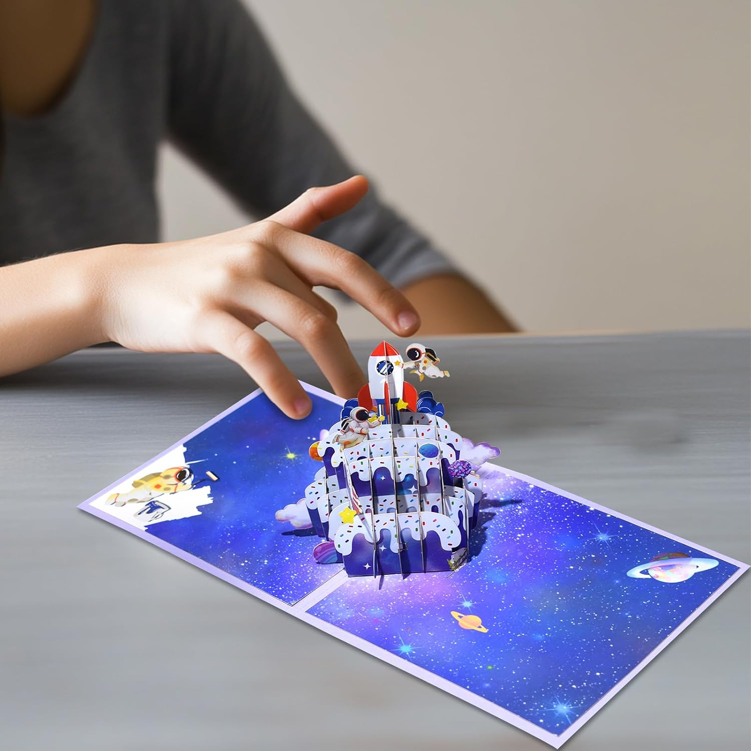 Thumbnail 4 de Rakete und Astronaut Pop-Up Geburtstagskarte – originelles Weltraum-Design mit Notizkarten