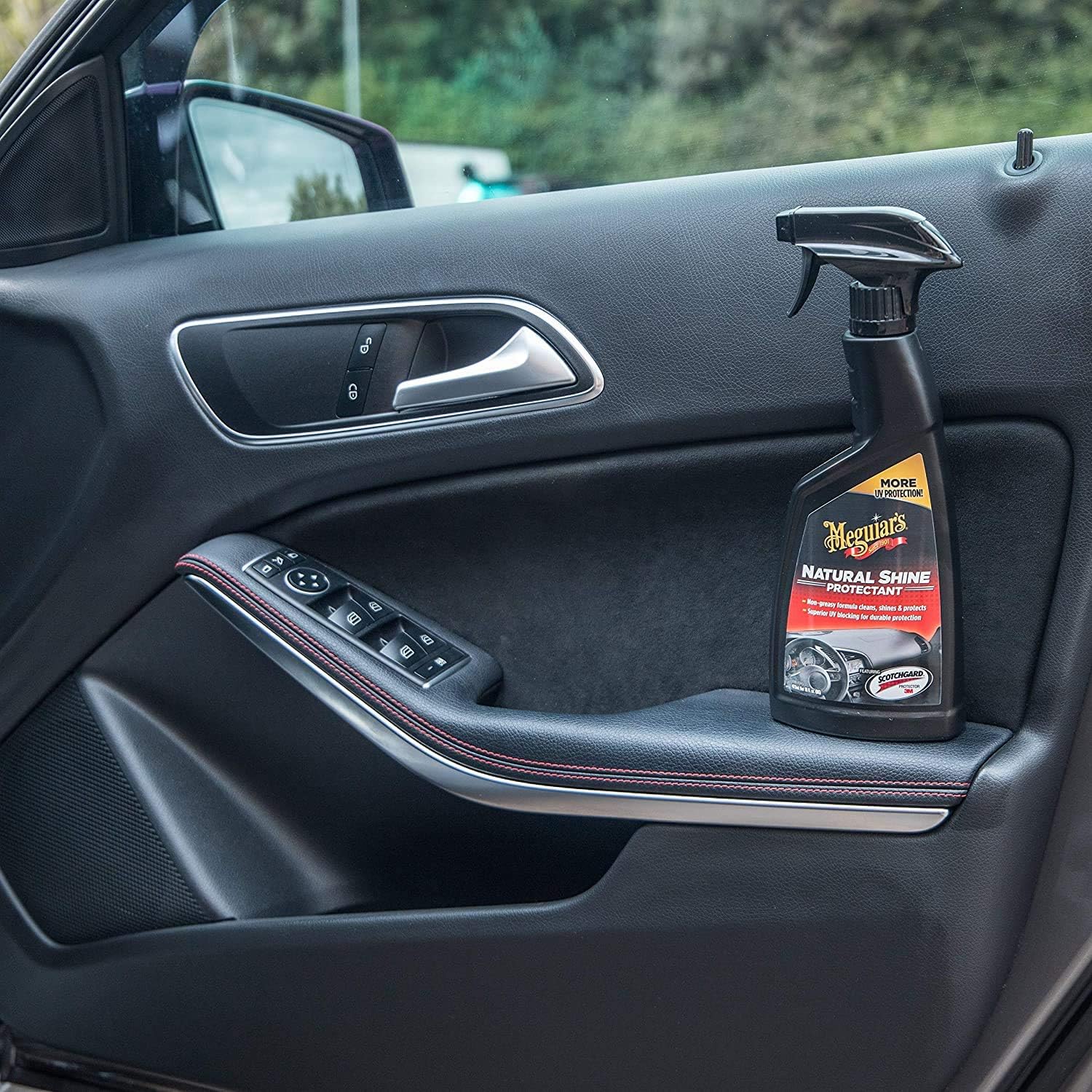 Detalle 2 de Meguiar's G4116F spray plastiques intérieurs 473 ml