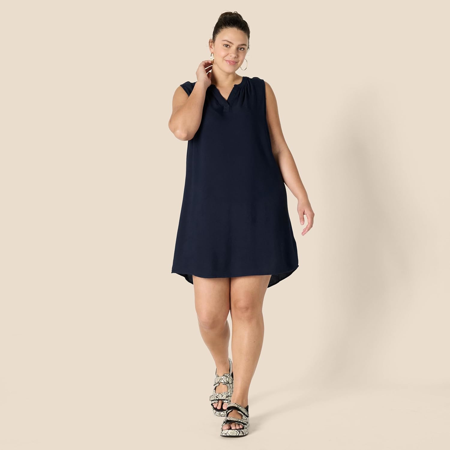 Thumbnail 5 de Amazon Essentials women’s sleeveless casual shift beach dress in viscose twill