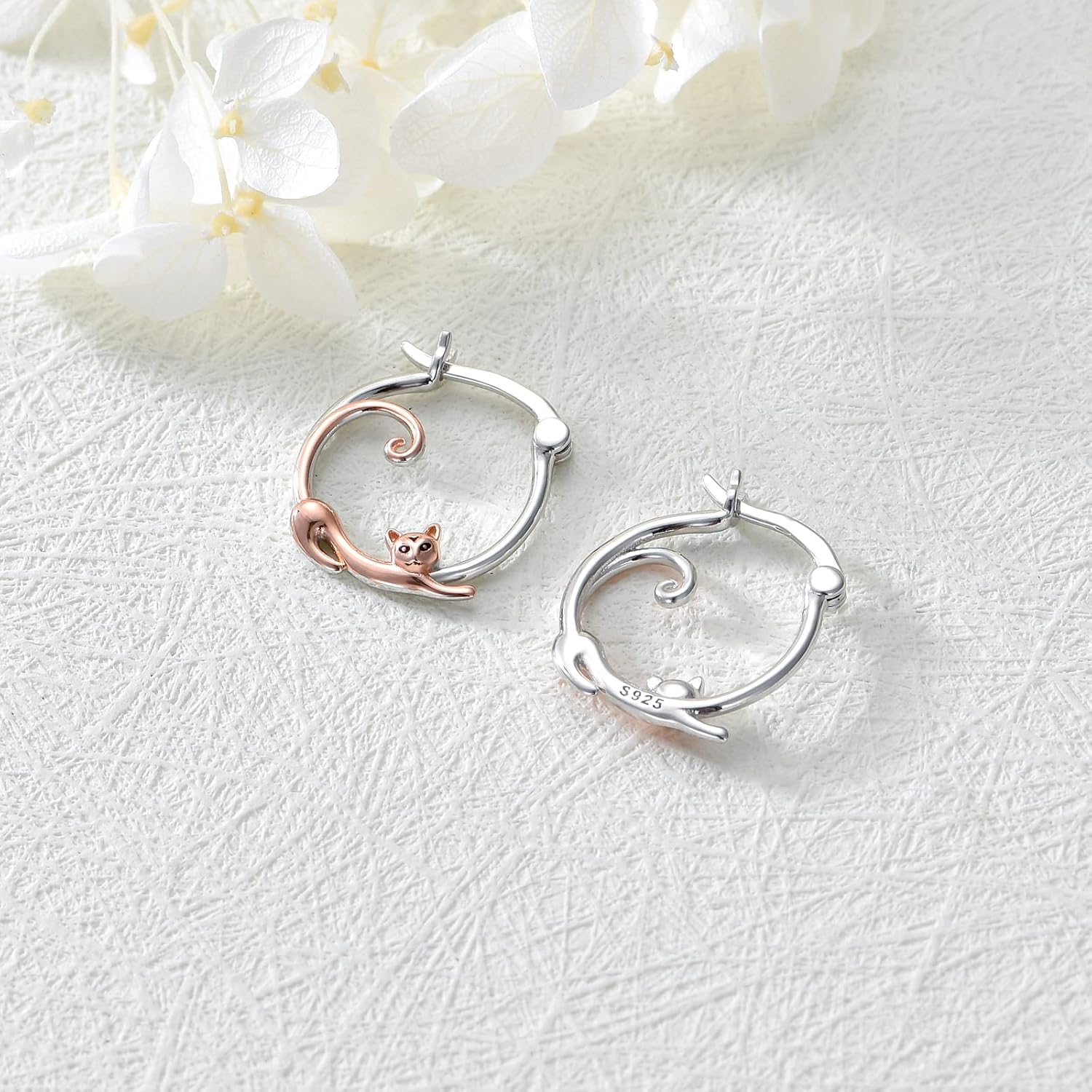 Detalle 2 de Tierförmige Creolen aus 925 Sterling Silber – Katzenmotiv, CUPENDA Ohrringe