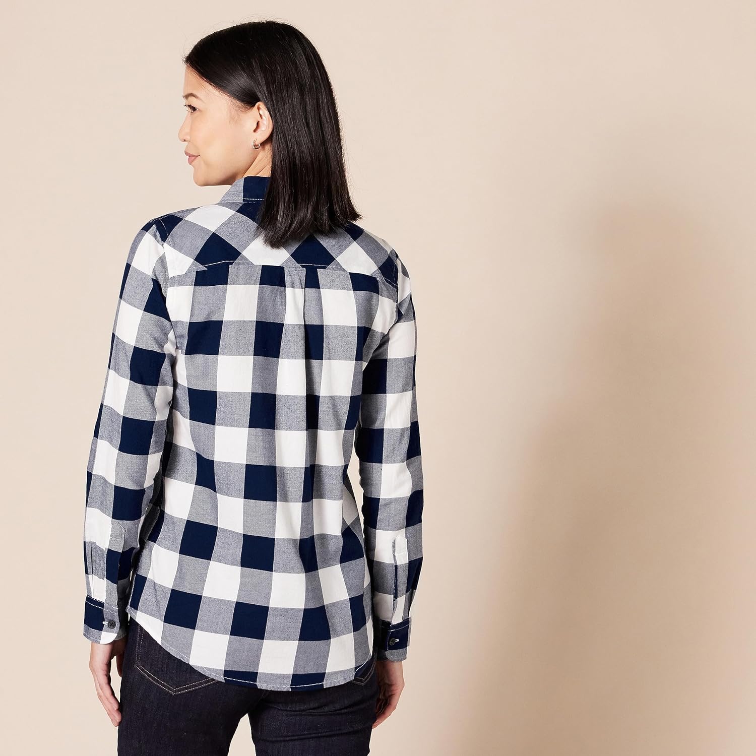 Detalle de Amazon Essentials Women's Regular-Fit Long-Sleeve Plaid Flannel Shirt