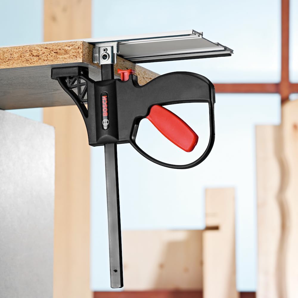 Detalle de Bosch Professional Morsetti FSN KZW: morsetti rapidi e affidabili per fissare il binario di guida