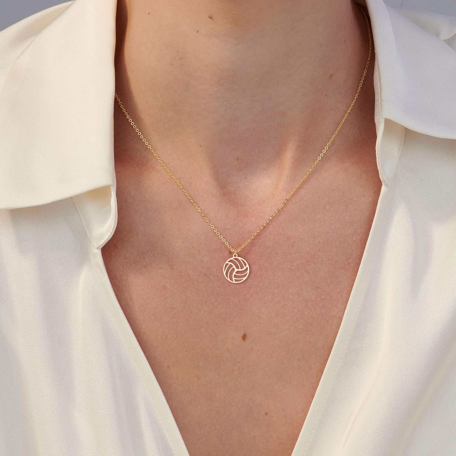 Detalle de HANLI 14K Gold Plated Necklace for Women – Dainty Pendant with 16.5" + 2" Extender