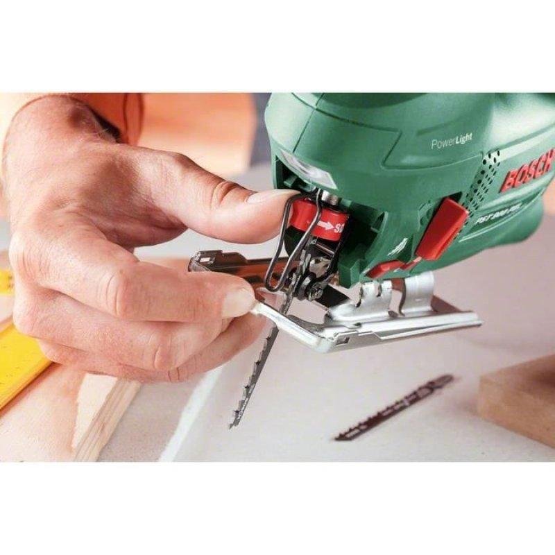 Detalle 2 de Bosch PST 900 PEL 620 W: Sierra de calar eléctrica con control de velocidad, movimiento pendular y CutControl