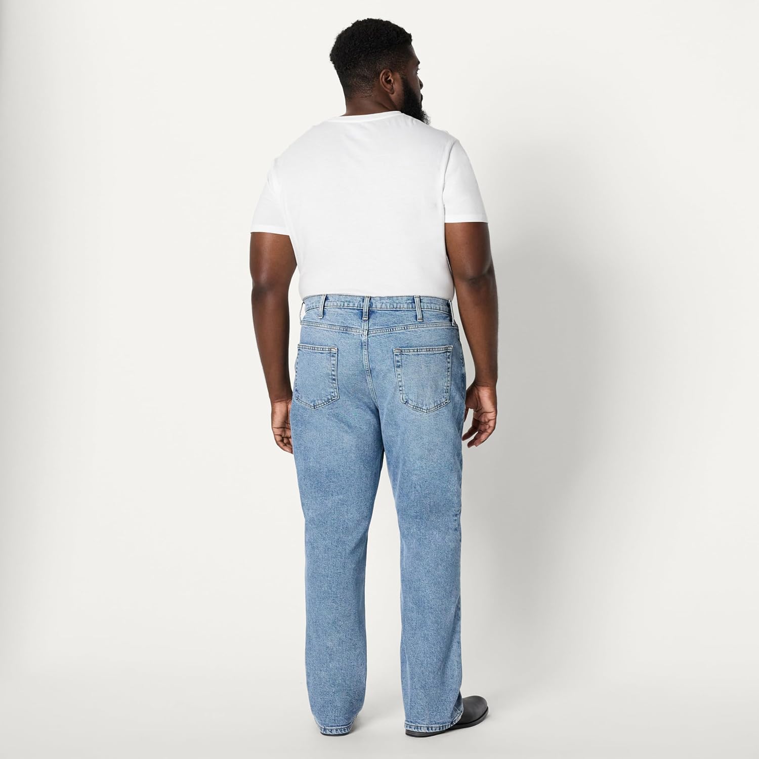Thumbnail 6 de Amazon Essentials Herren Straight-Fit Bootcut-Jeans mit geringem Stretchanteil