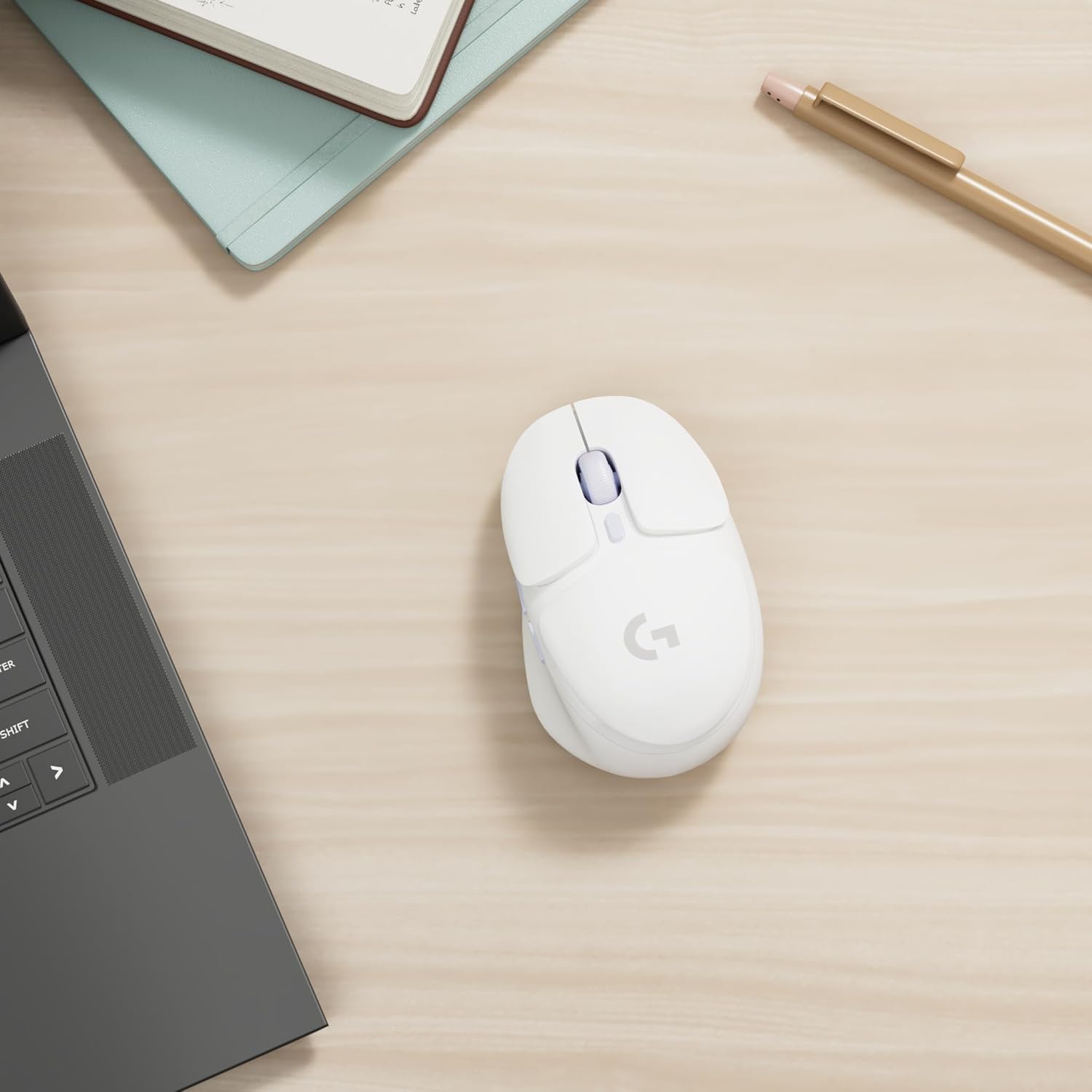 Thumbnail 1 de Logitech G705 Wireless Gaming Mouse: compact, lightweight with LIGHTSYNC RGB