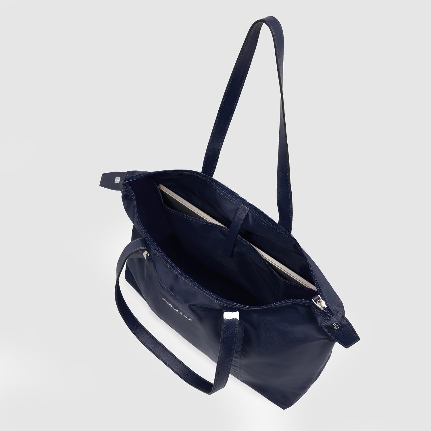 Detalle 2 de PIQUADRO Borsa pieghevole porta PC 15.6 pollici – Pelle e tessuto, Donna