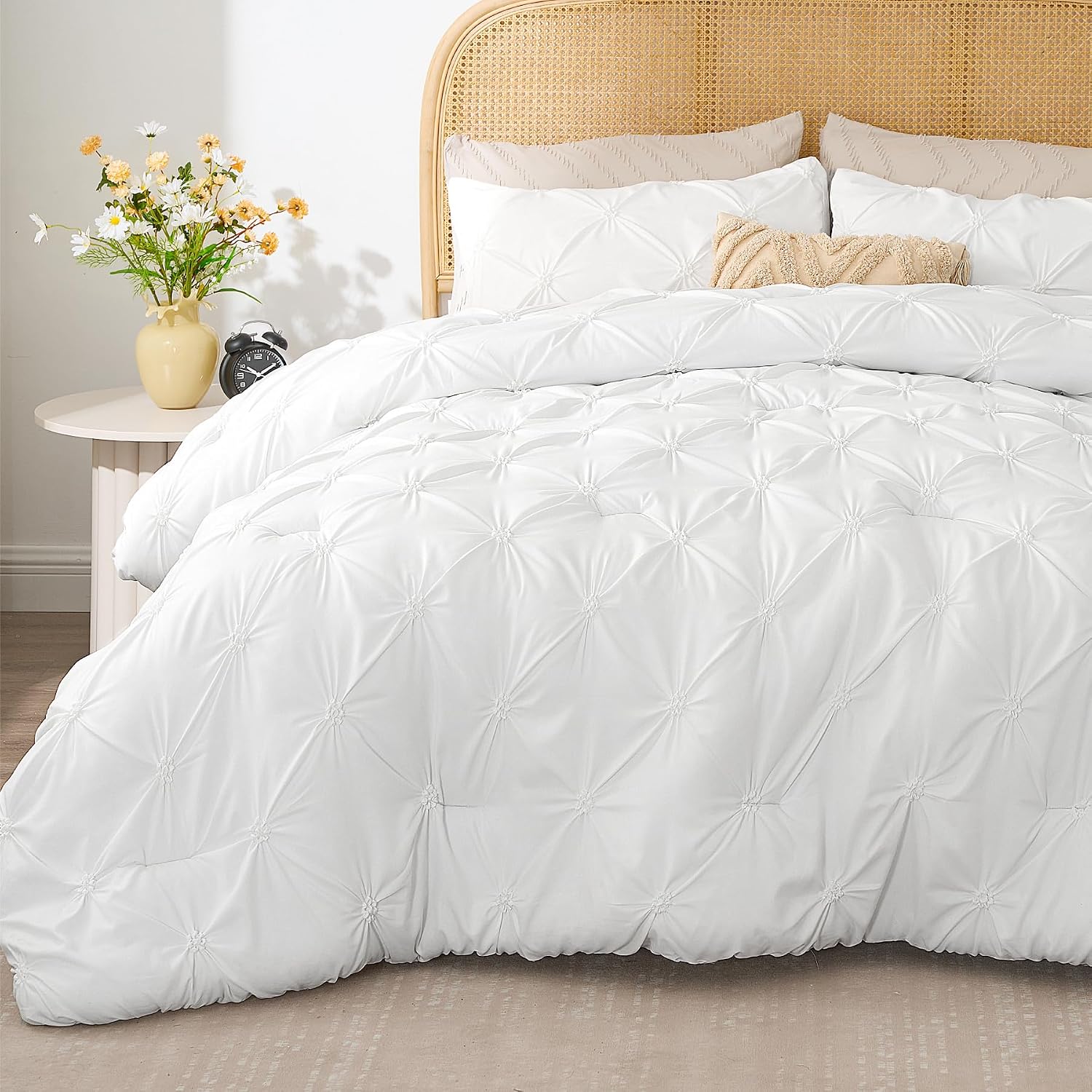 Thumbnail 1 de BEDELITE BECAB2G1 Twin Comforter Set, White Boho Pintuck, 2-Piece