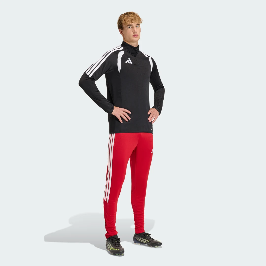 Detalle de Pantalón de entrenamiento Tiro26 League Regular de Adidas – Rojo