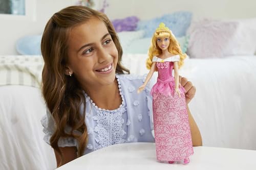 Detalle 2 de Mattel Disney Princess Aurora: bambola snodata con capa, coroncina e accessori scintillanti (HLW09)