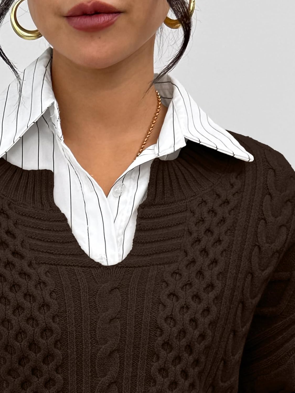 Detalle de Trendy Queen TRD1650 Oversized Cable-Knit Sweater with V-Neck