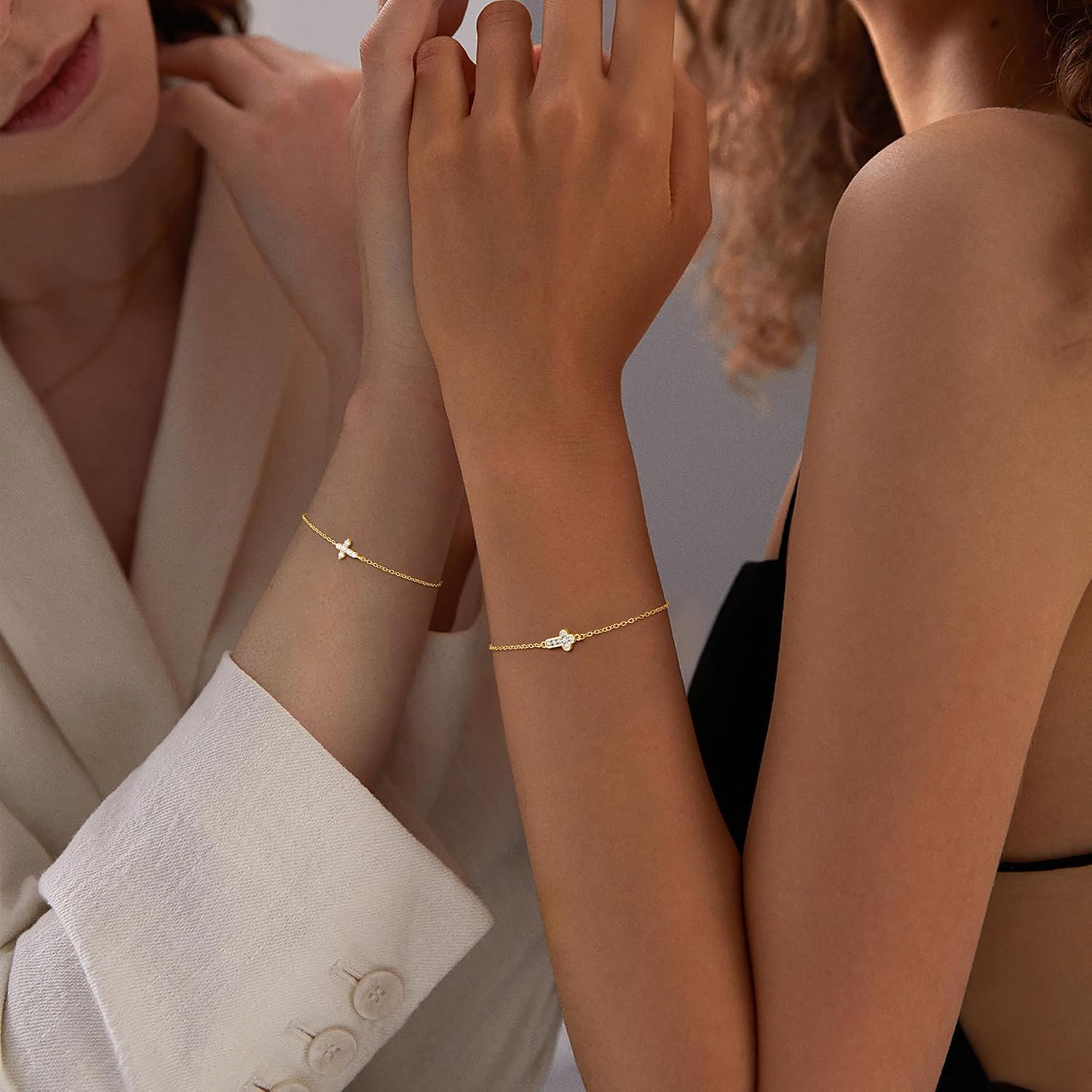 Detalle de Turandoss Gold Kreuz Armband Damen – zarte 14K Gold Vergoldet mit Maria-Medaillon