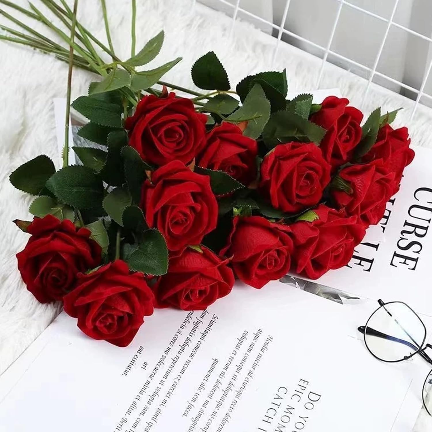 Detalle de PacuM 12 Stück Künstliche Rosen – Realistische Seidenrosen, 51 × 7 cm, Langstielig, Rot