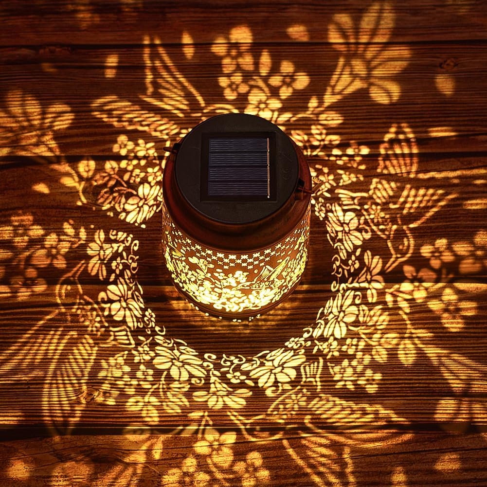 Detalle de HOTUT Hummingbird Solar Lantern: Rustic Metal Garden Light with IP65 Weatherproofing