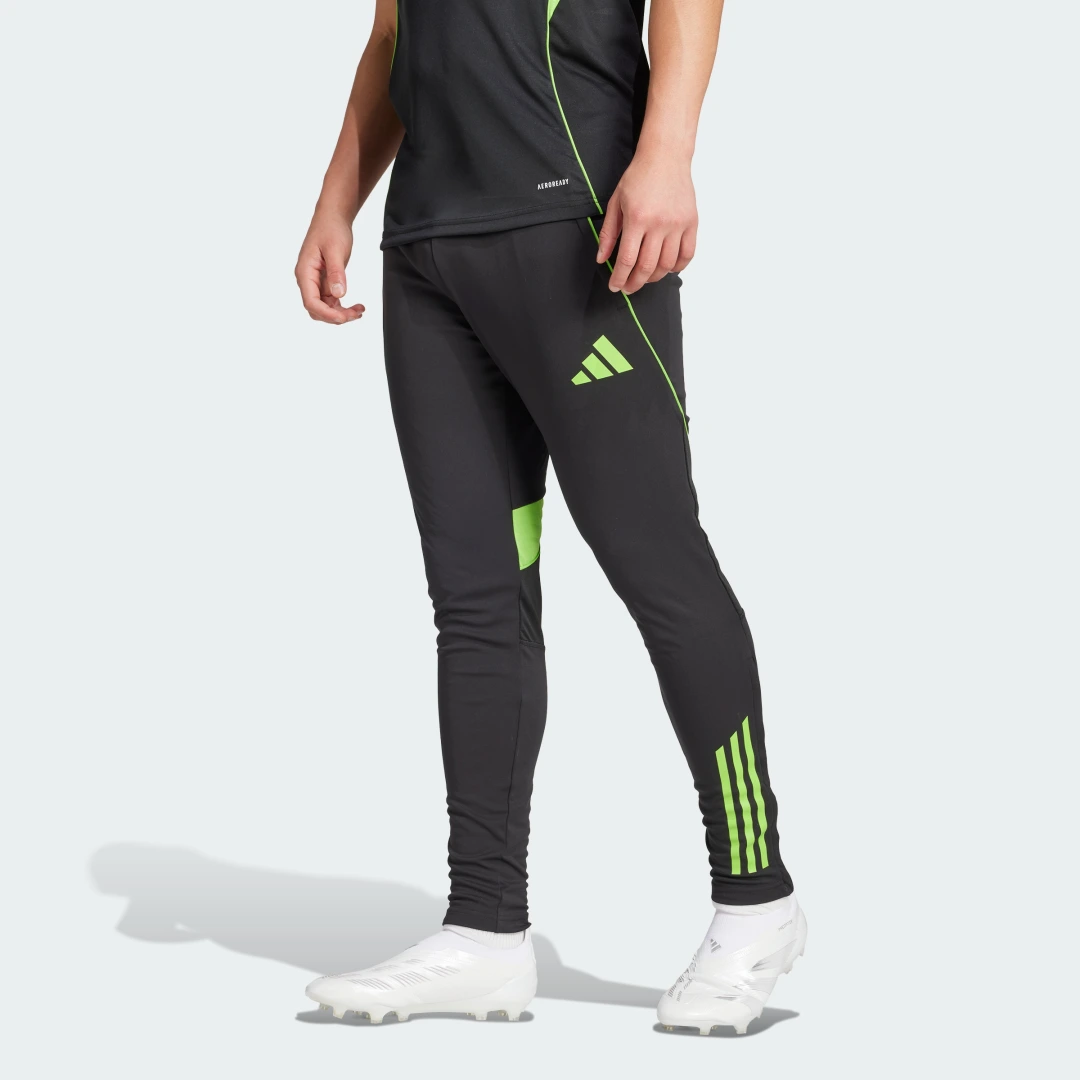 Detalle de Pantalón de entrenamiento Celtic FC Tiro 25 Competition de Adidas