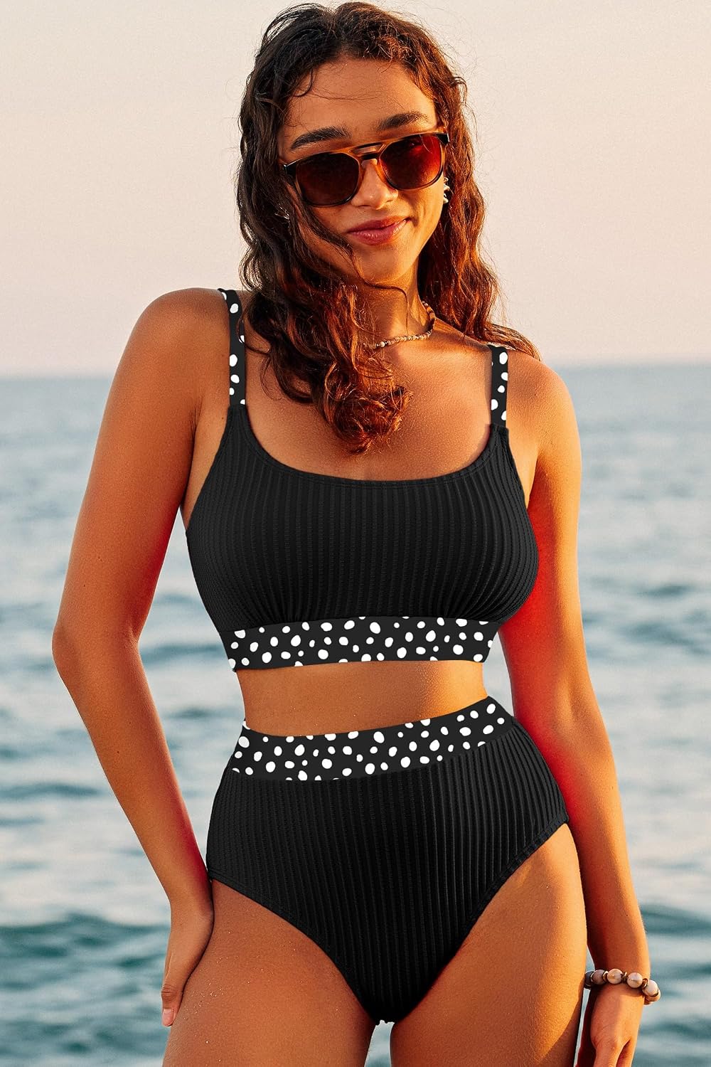 Detalle de Herseas Women's Textured Bikini Set with Floral Print Trim (Scoop Neck, High-Waisted)