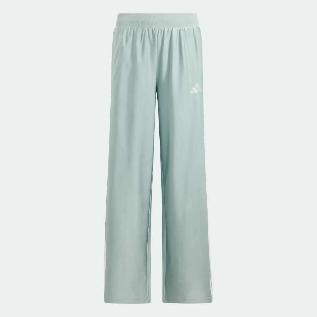 Detalle de Adidas Pantalón de pernera ancha Seasonals – verde, para un estilo cómodo y versátil