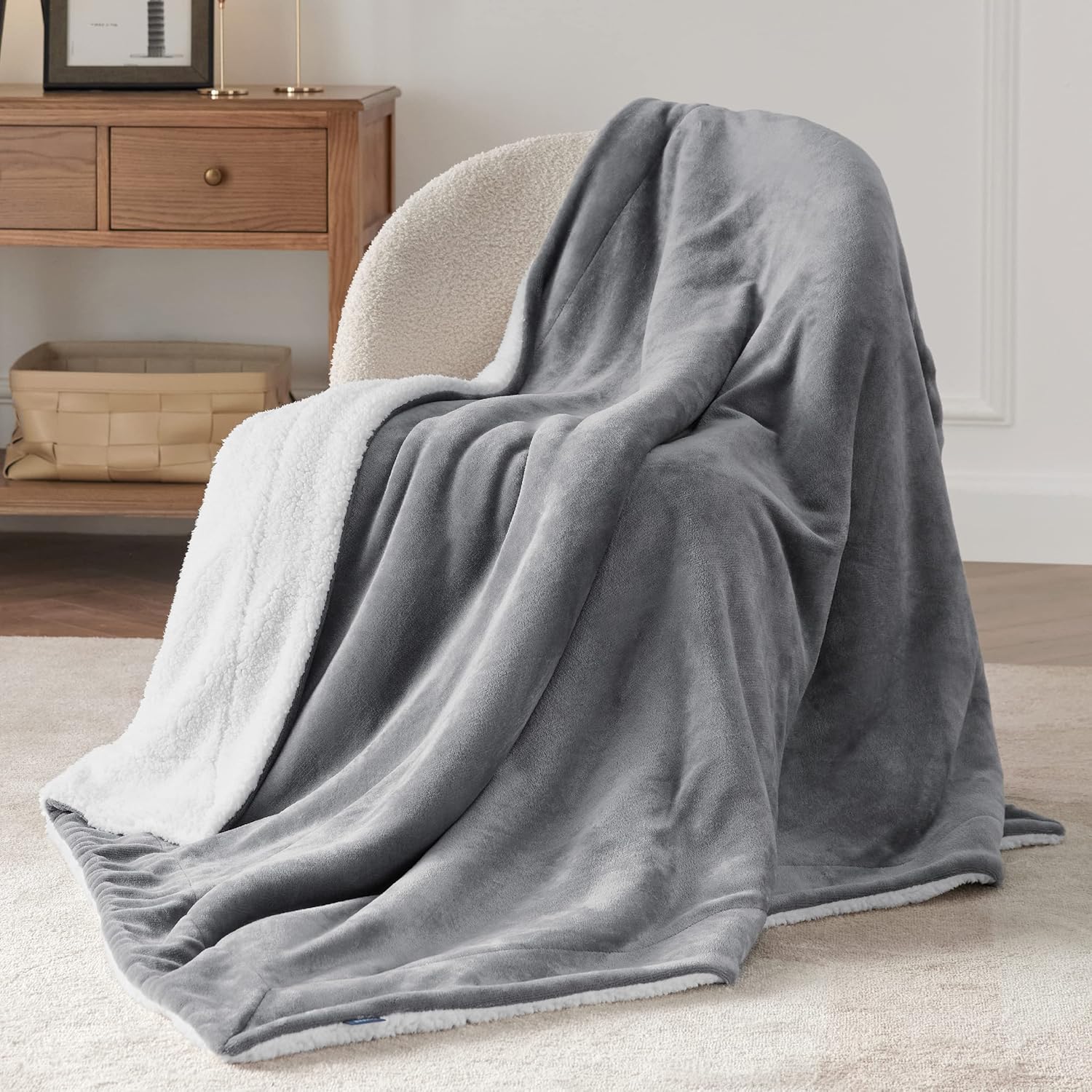 Detalle 2 de Bedsure Sherpa Fleece Throw 150x200cm