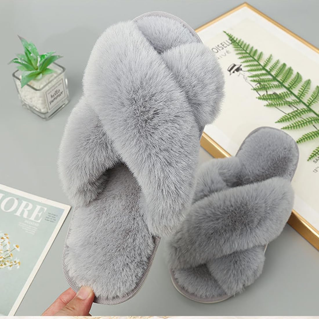 Thumbnail 1 de Milaloko Frauen Fluffy Cross Band Hausschuhe – Kuschelige Open-Toe Plüsch-Pantoffeln