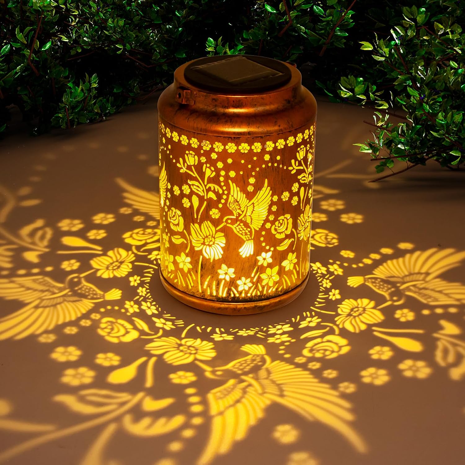Detalle de Hummingbird Solar Lantern Garden Ornament