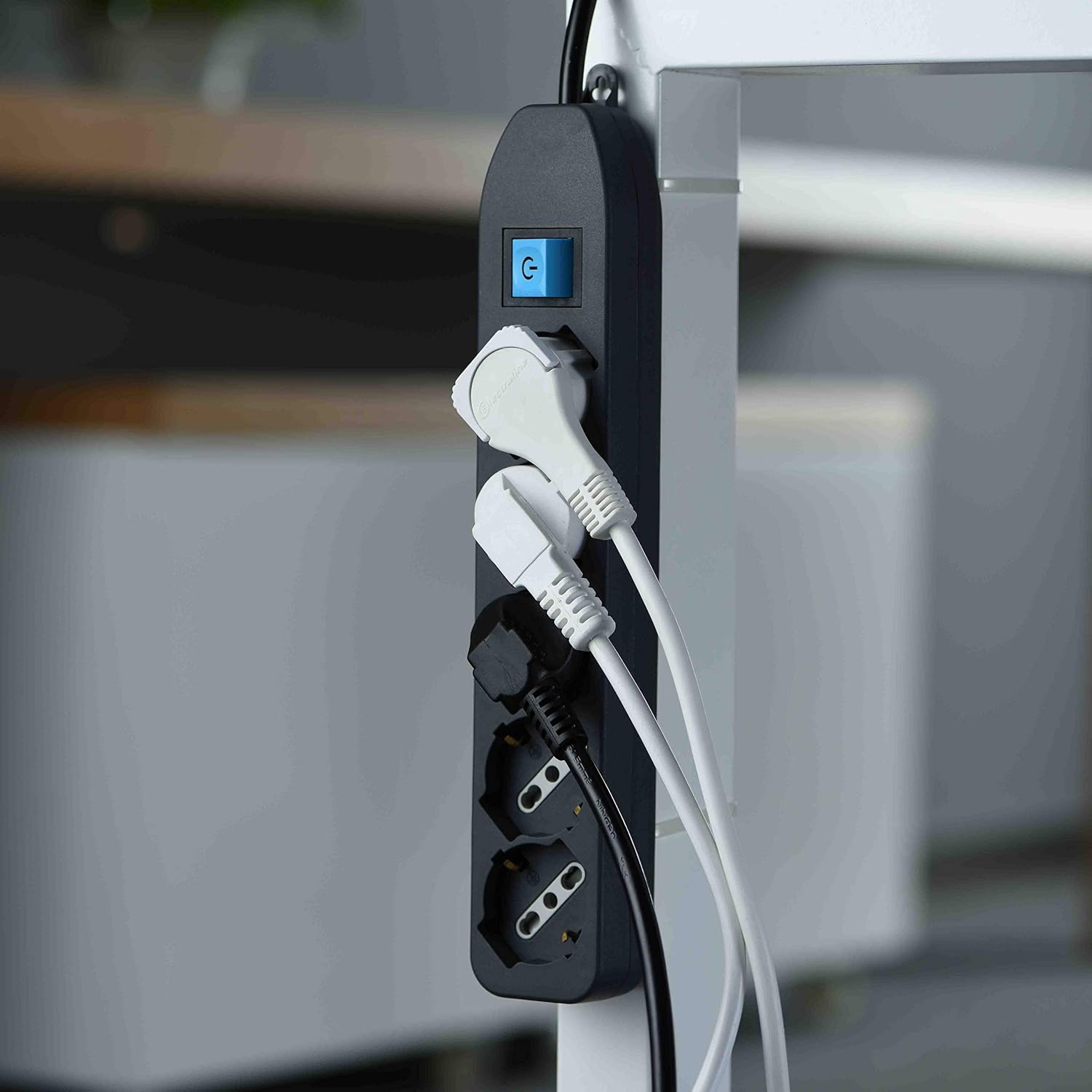 Detalle 2 de Multipresa Electraline 62065 da 5 posti