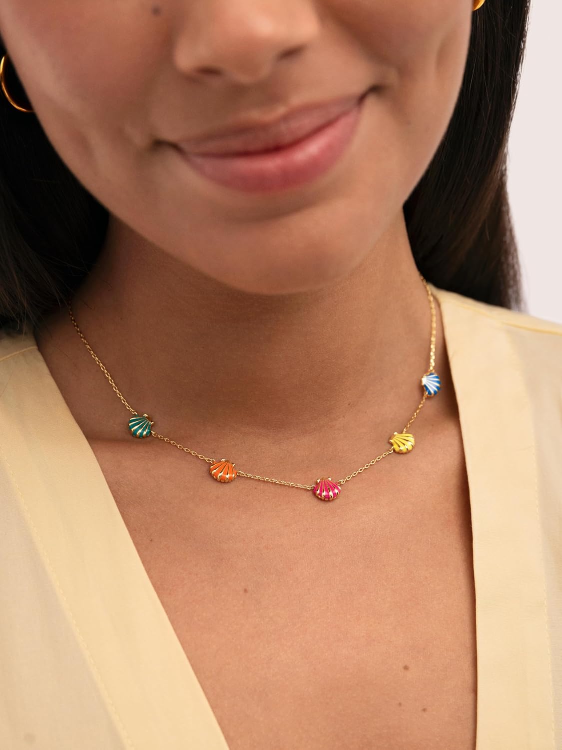 Detalle de SINGULARU Collar Mujer Conchas Enamel bañado en oro 18kt