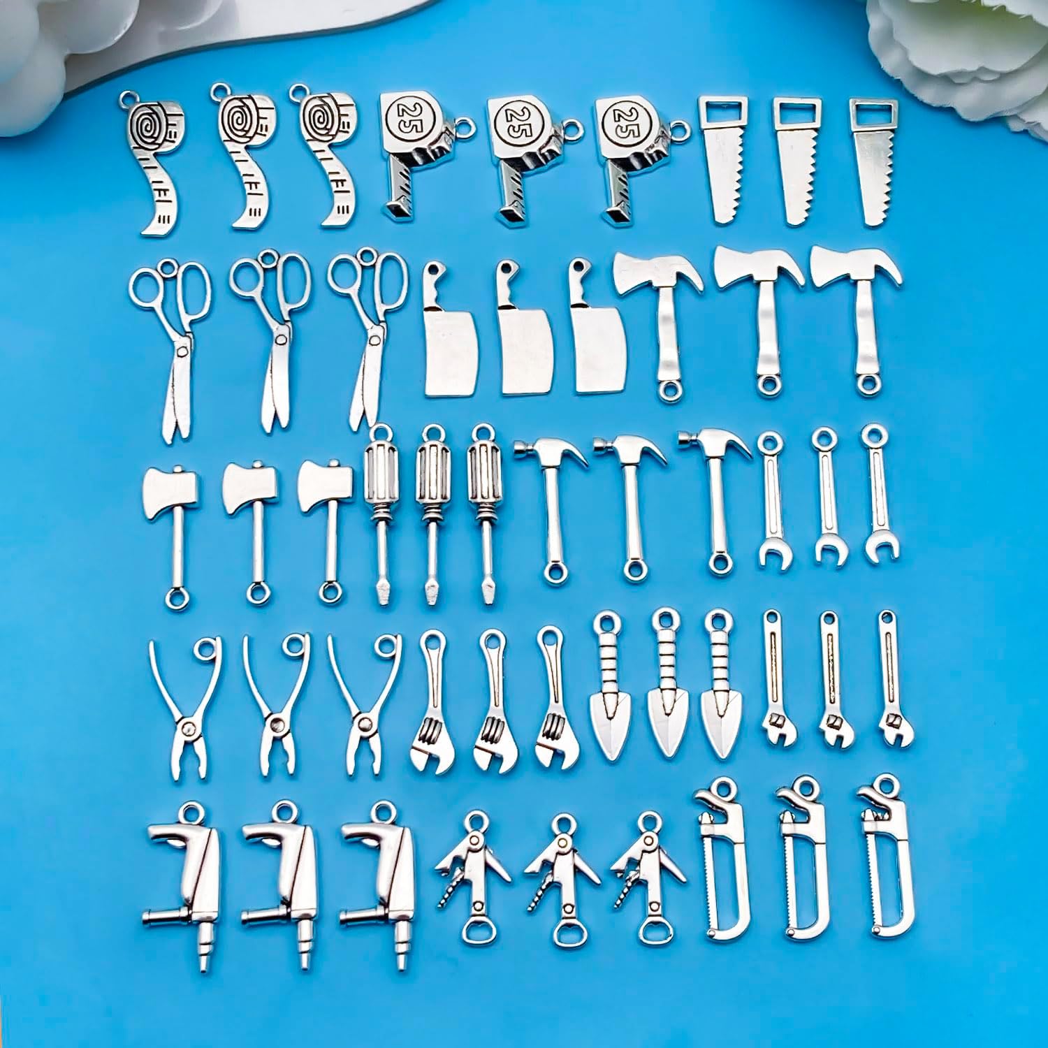 Detalle 2 de Youdiyla Jewelry Charms, 51-Piece Set