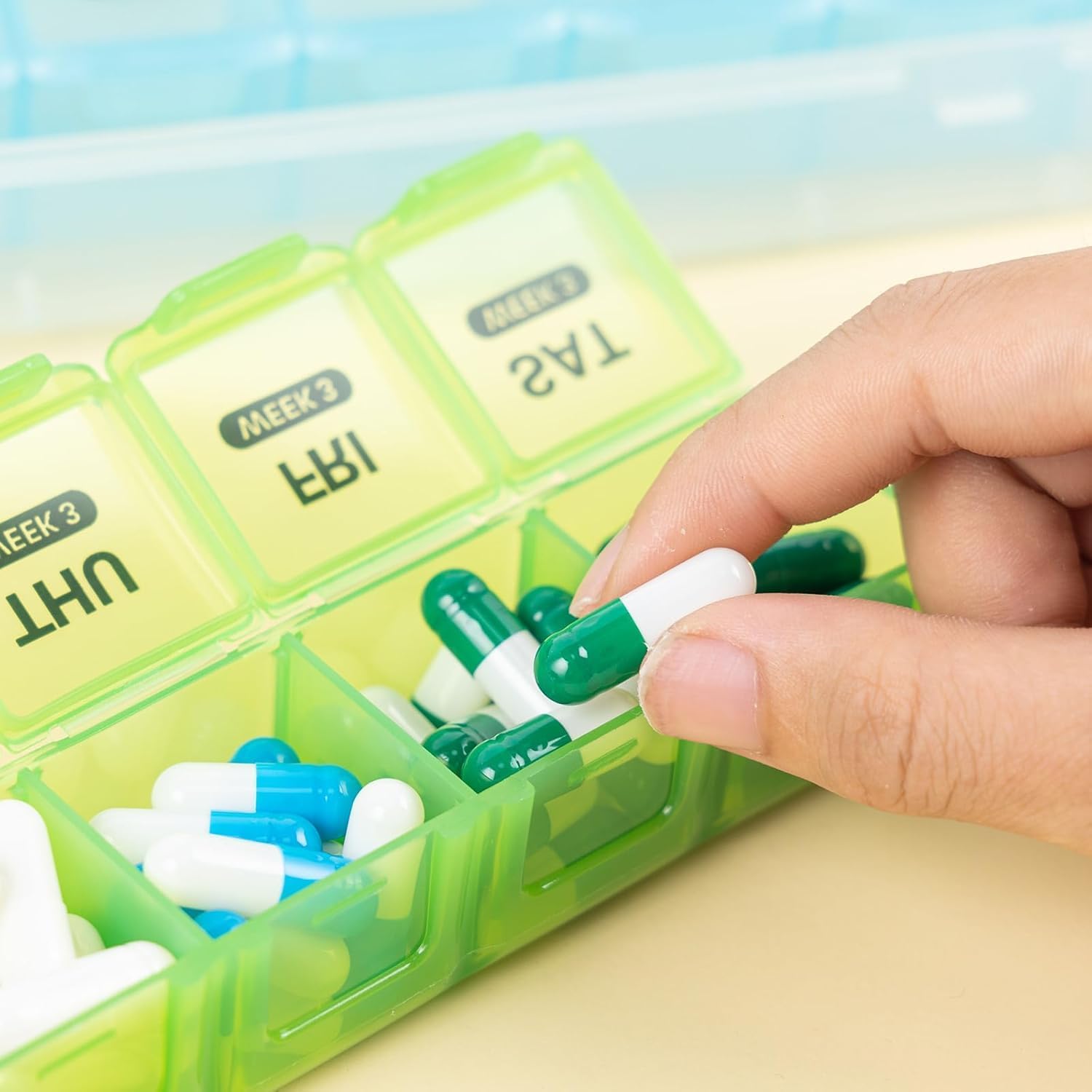 Detalle de Eastrise Large Monthly Pill Box Organiser – 28 Day Travel Box with 4x7 XL Compartments