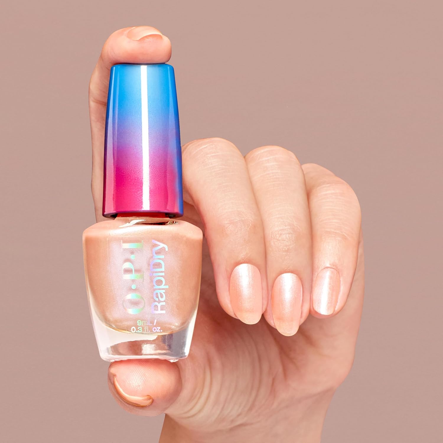 Detalle 2 de OPI RapiDry™ Smalto ad asciugatura rapida semi-trasparente 9 ml: nude e rosso con riflessi
