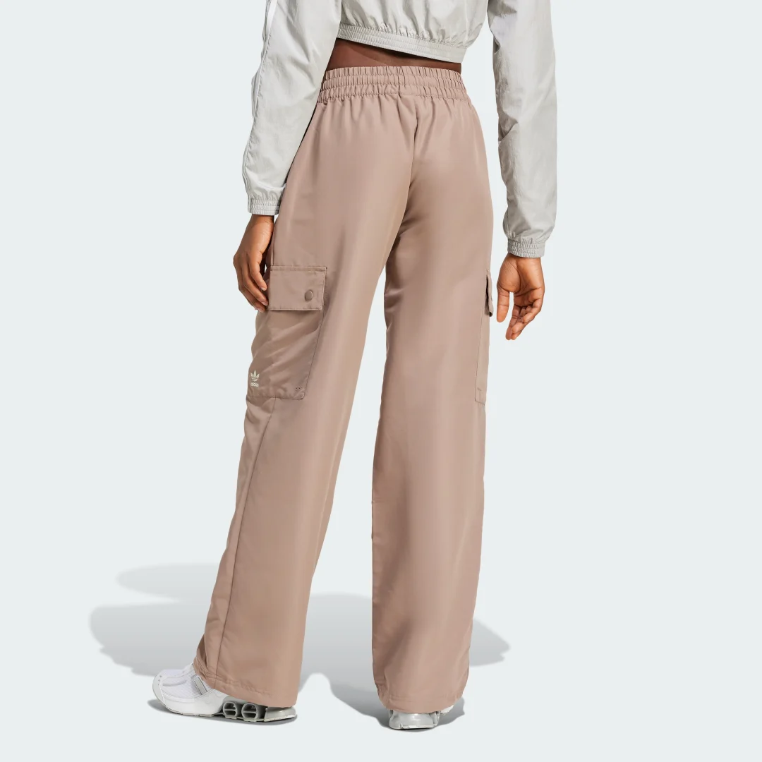 Detalle de Pantalón Essentials Woven Cargo de Adidas: ficha de compra razonable