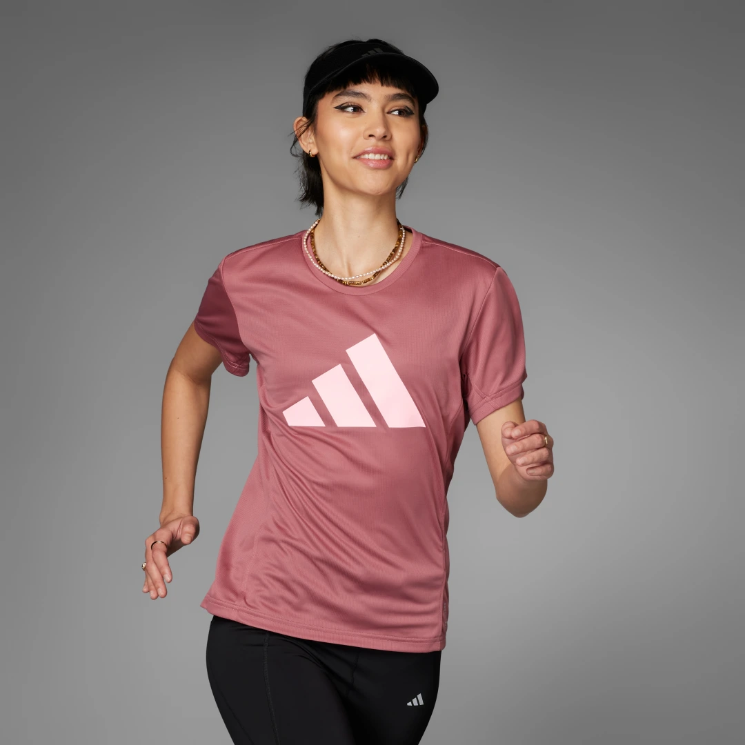 Detalle de Camiseta Run It de Adidas: color Rosa, para entrenar con comodidad