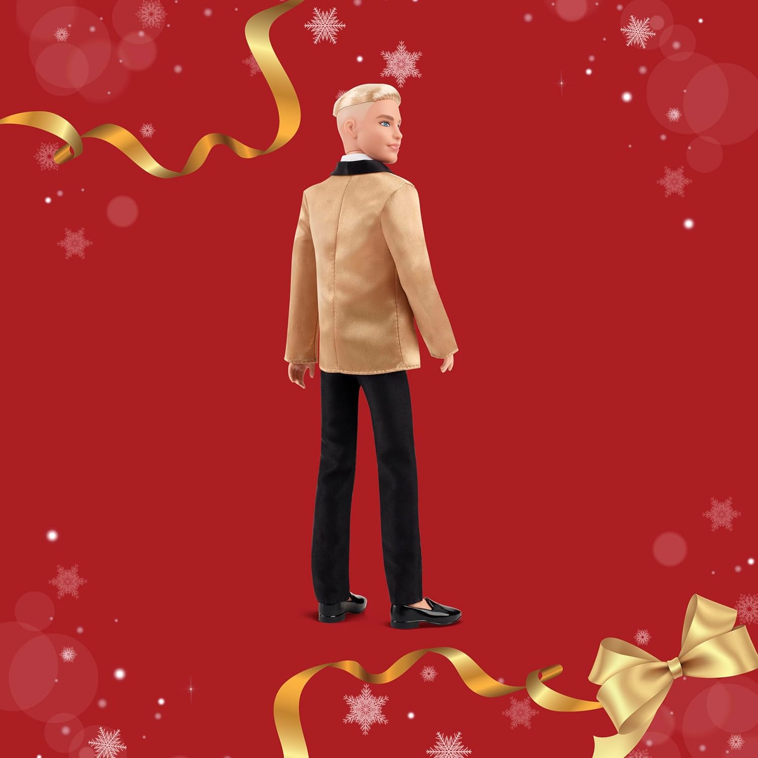 Thumbnail 4 de Barbie Signature 2025 Holiday – Blonder Ken als Sammlerfigur im komplettem Anzug mit goldener Jacke (JGK55)