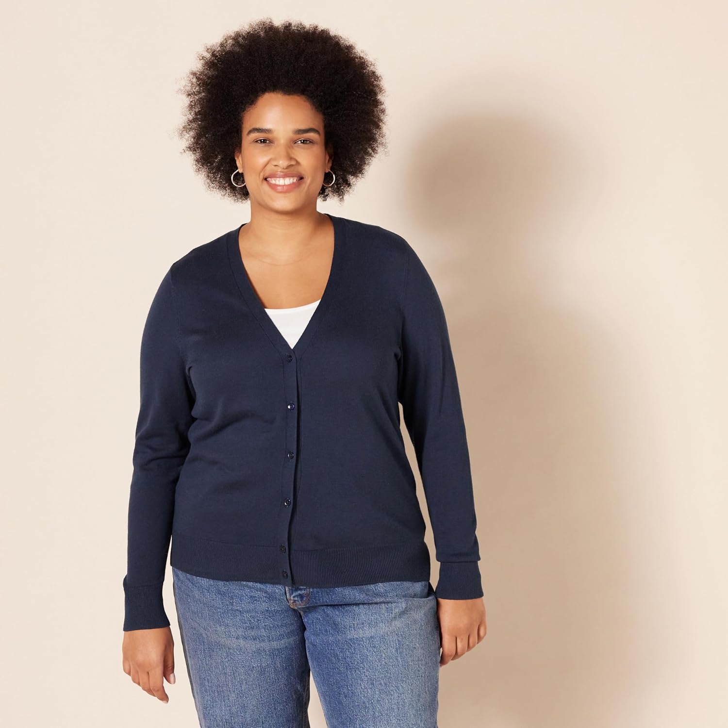 Detalle de Amazon Essentials Women’s Lightweight V-Neck Cardigan Jumper (Plus Size available)