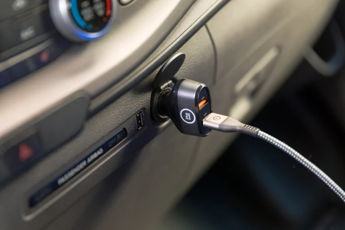 Thumbnail 6 de Kenu Handyhalterung + BlueBuilt Quick Charge 18W